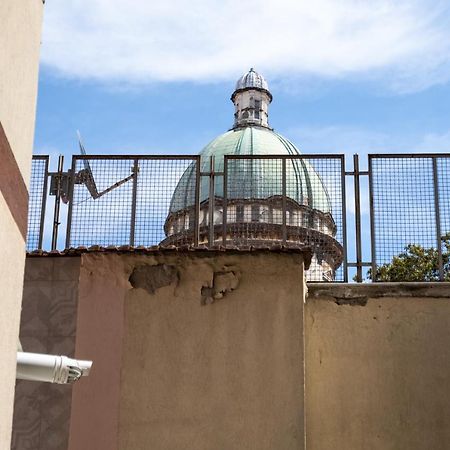 Appartamento Elegante Con Terrazzino Nel Centro Di Napoli Exterior foto